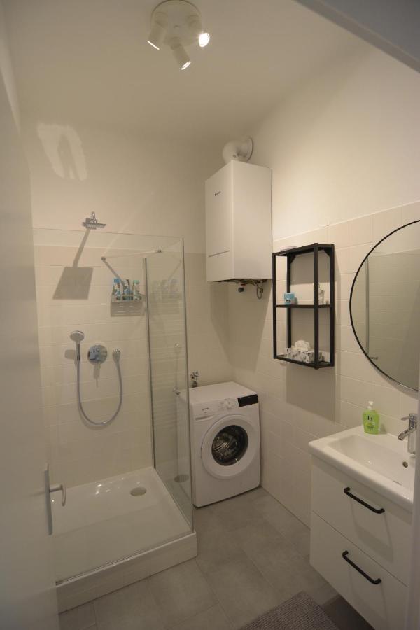2-rooms; And Relax! Near Main Station Apartament