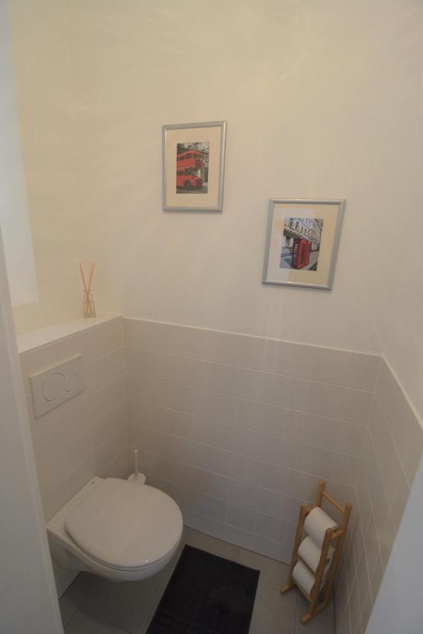 2-rooms; And Relax! Near Main Station Apartament