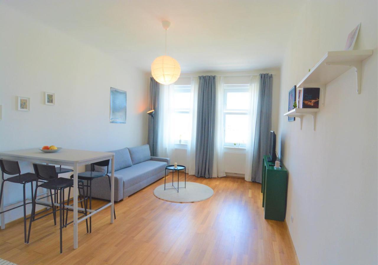 2-rooms; And Relax! Near Main Station Apartament